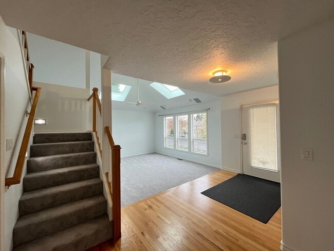 Building Photo - Incredible Sexton Mountain/Murray Hills 4 bed, 3 bath Home! + HUGE BONUS ROOM! Fenced Yard, updat...