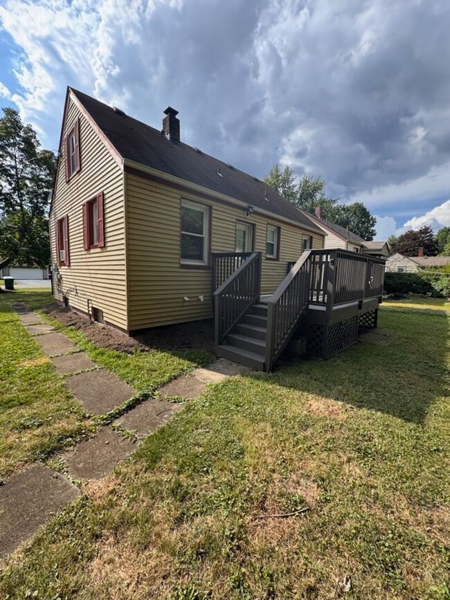 Building Photo - 817 Taylor Ave