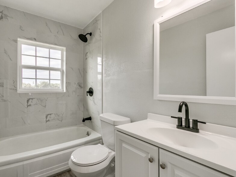 Building Photo - 8308 NE 33rd St