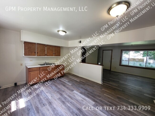 Building Photo - 2308 Deerfield Ct