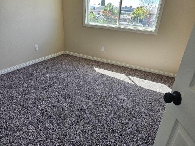 Building Photo - Practically New Home in Moreno Valley with...