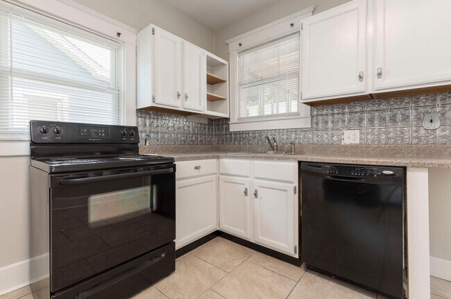 Building Photo - 616 Colorado Ave