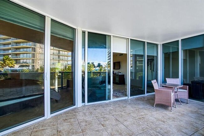 Building Photo - 18911 Collins Ave