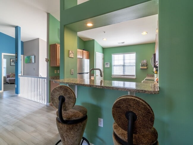 Building Photo - YEAR ROUND RENTAL- FURNISHED - 3 BEDROOM CONDO - WOODS COVE