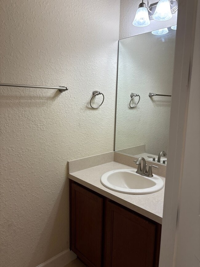 Building Photo - Cypress Reserve Townhome - Gated Community