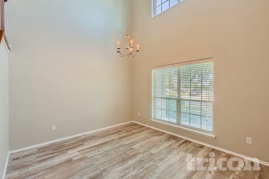 Building Photo - 1030 Barrington Dr