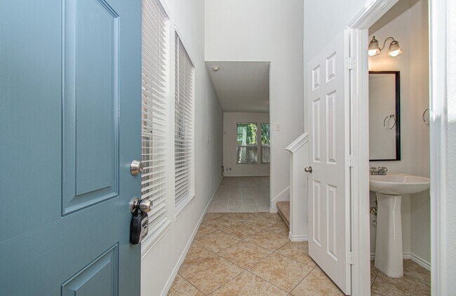 Building Photo - 743 Hallsleigh Ln