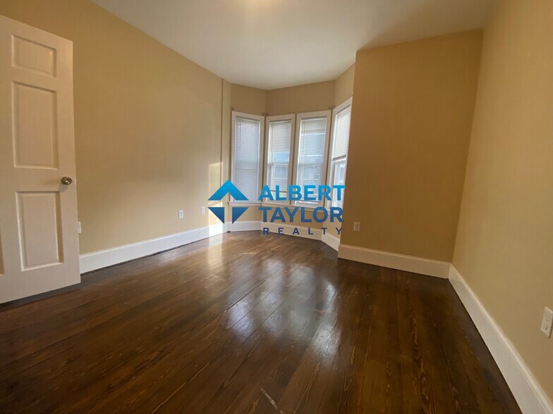 Building Photo - 1568 Tremont St