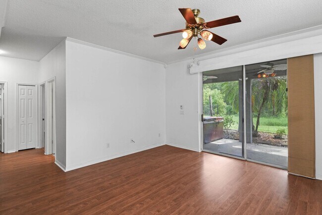 Building Photo - 3 bedroom, 3 bath with flex space  in Wint...