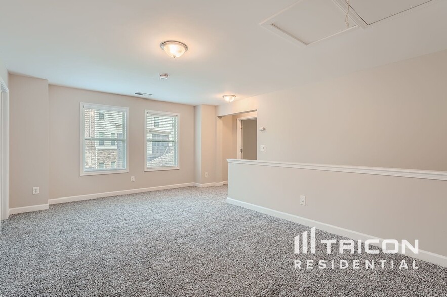 Building Photo - 4884 Sydney Lane