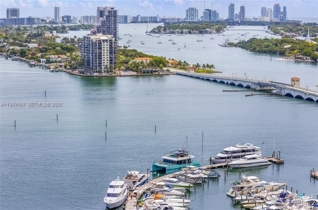 Building Photo - 1750 N Bayshore Dr