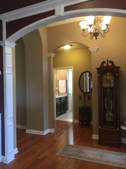 Building Photo - 302 Willow Crossing Ct