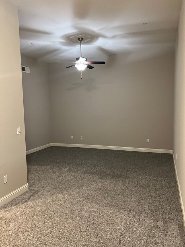 Building Photo - Beautiful Family Home