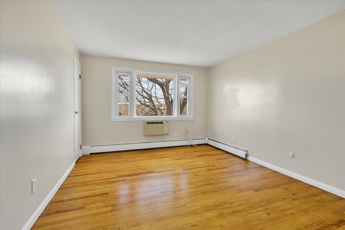 Building Photo - 63 Maynard St