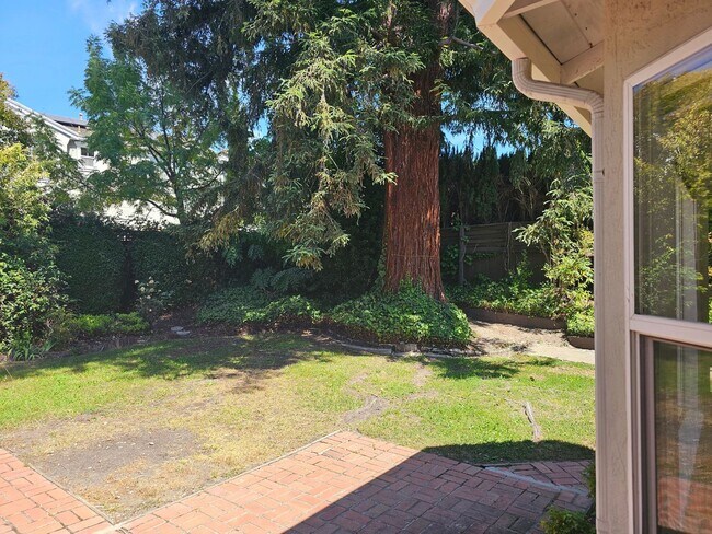 Building Photo - REGAL 4 Bed/3 Bath Home in FREMONT