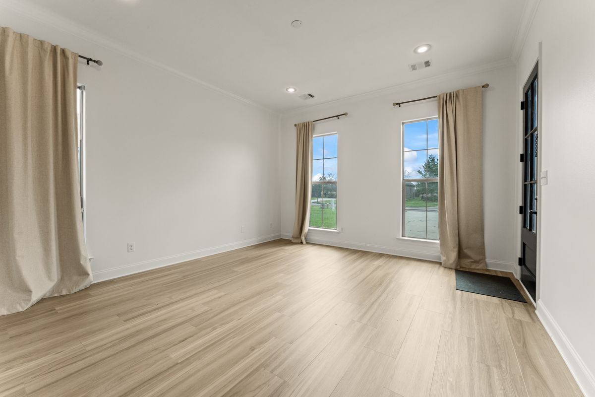 Building Photo - 18642 Lake Harbor Ln