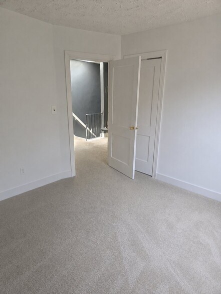 Building Photo - 4212 Clay St NE