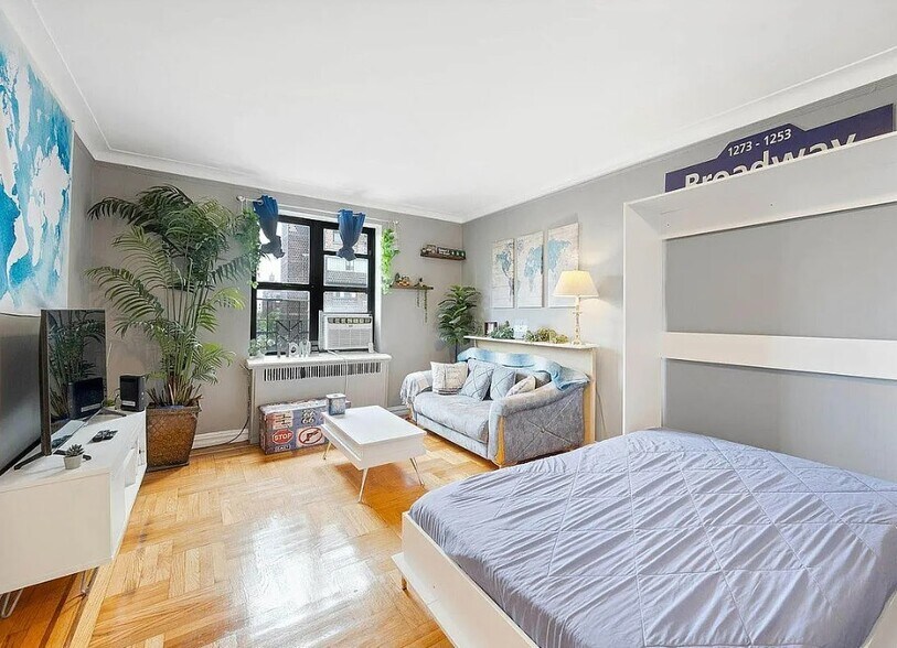 Building Photo - 205 E 78th St
