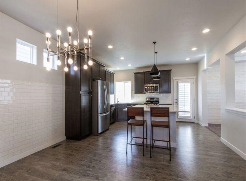 Building Photo - 364 S 780 E
