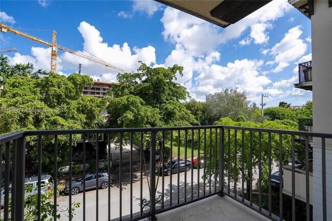 Building Photo - 300 Majorca Ave