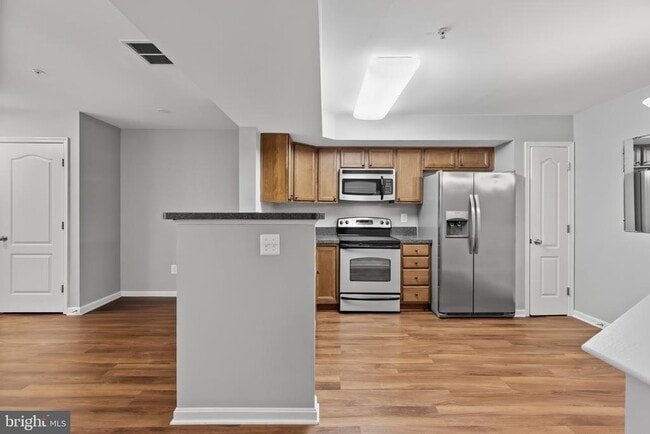 Building Photo - 1900 Lennox Dr