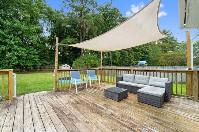Building Photo - 3 Bedrooms AND A BONUS!! Short Term Leases considered, NO breed restrictions!