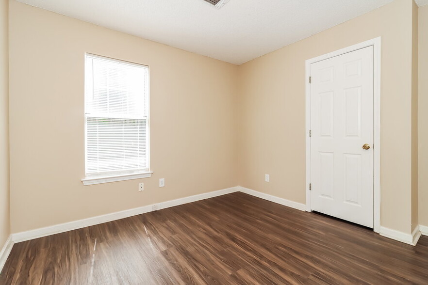 Building Photo - 1486 Foxwood Dr