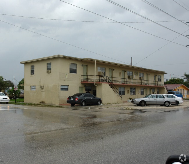 Primary Photo - Greene Street Apts
