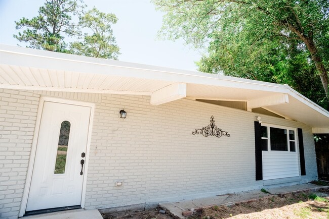 Building Photo - 2184 3rd St