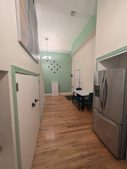 kitchen - 518 Gregory Ave