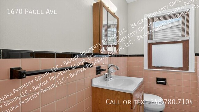 Building Photo - 1670 Pagel Ave