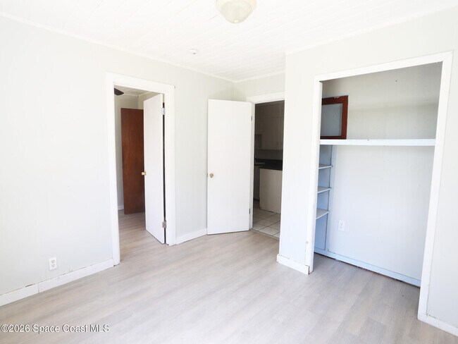 Building Photo - 317 Pineda St