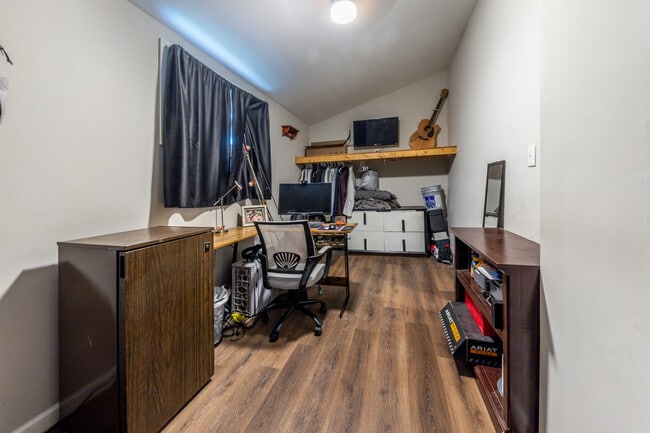 Building Photo - 431 Moro St