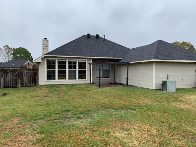 Building Photo - 1201 Quincy Dr