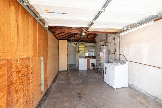 Building Photo - House in Great Sunnyvale Location w/Large Yard & Gardener