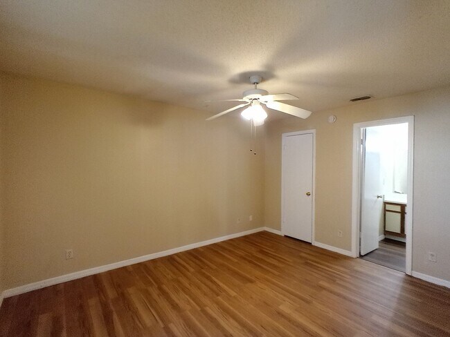 Building Photo - **For Sale w. Outside Agent** TW2127