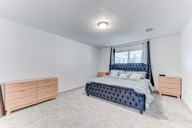 Building Photo - 204 Shoreview Dr