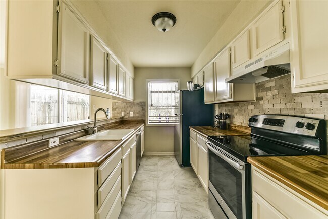 Building Photo - 5917 Fairdale Ln