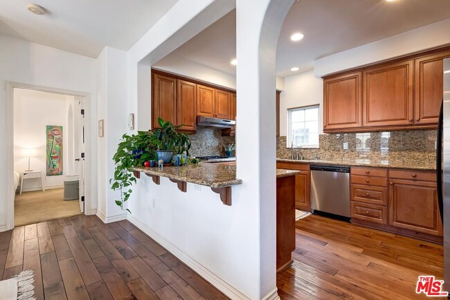 Building Photo - 7101 Playa Vista Dr