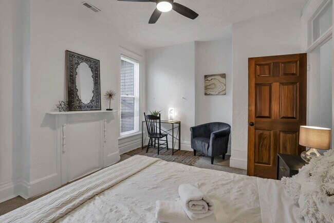 Building Photo - The Artist's Apt. | 2BR | Short North | +Parking