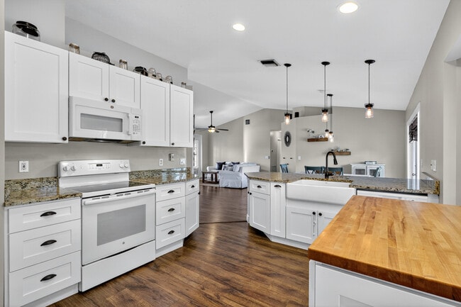 Building Photo - 151 Monterey Way