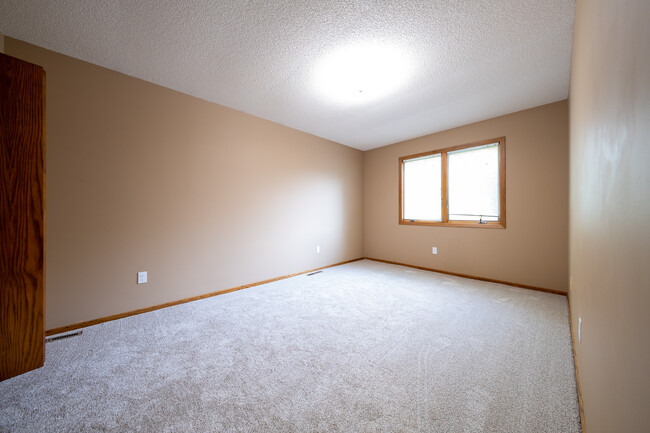 Building Photo - 4800 Orleans Ln N