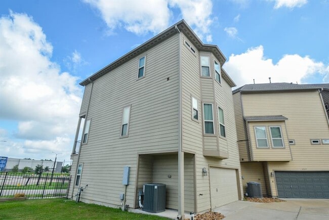 Building Photo - 5803 Conley St