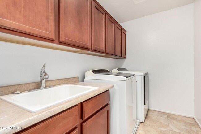 Building Photo - 26162 W Potter Dr