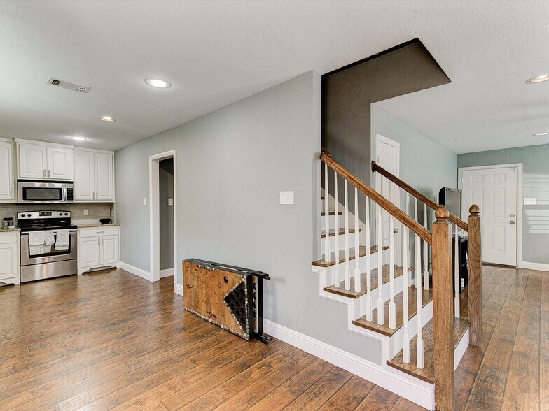 Building Photo - 2313 W Devitt St