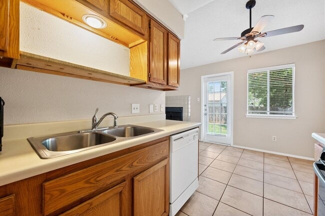 Building Photo - 7602 Woodstone Cove
