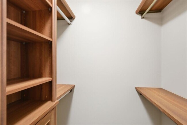 Building Photo - 435 Stonebridge Dr