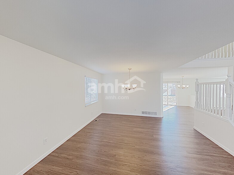 Building Photo - 11384 Kenton St