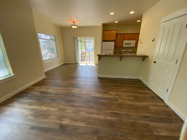 Building Photo - 1743 NE Lotus Dr