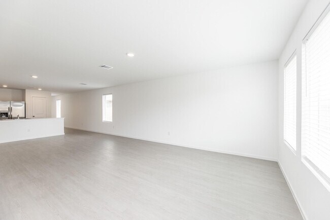 Building Photo - 9019 Rose Pelican Ln